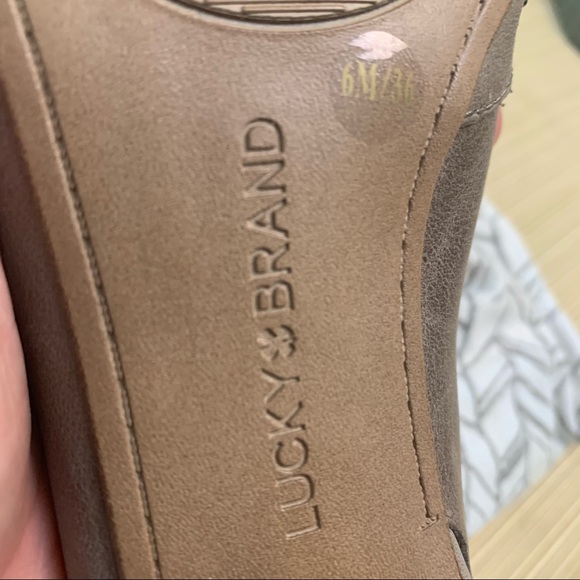 Lucky Brand Perforated Leather Block Heel 6M - Picture 11 of 11